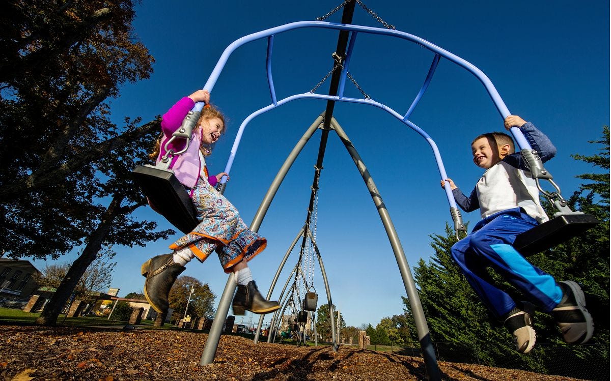 Expression Swing Tandem with two users facing each other