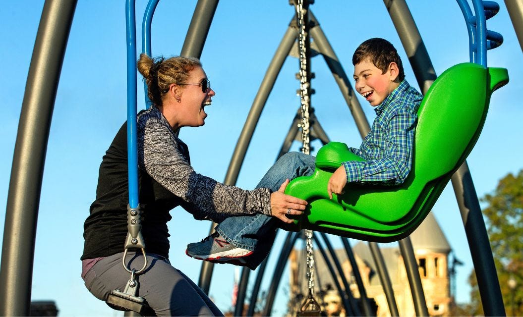 Expression Swing Universal with adaptive swing seat and adult swing seat